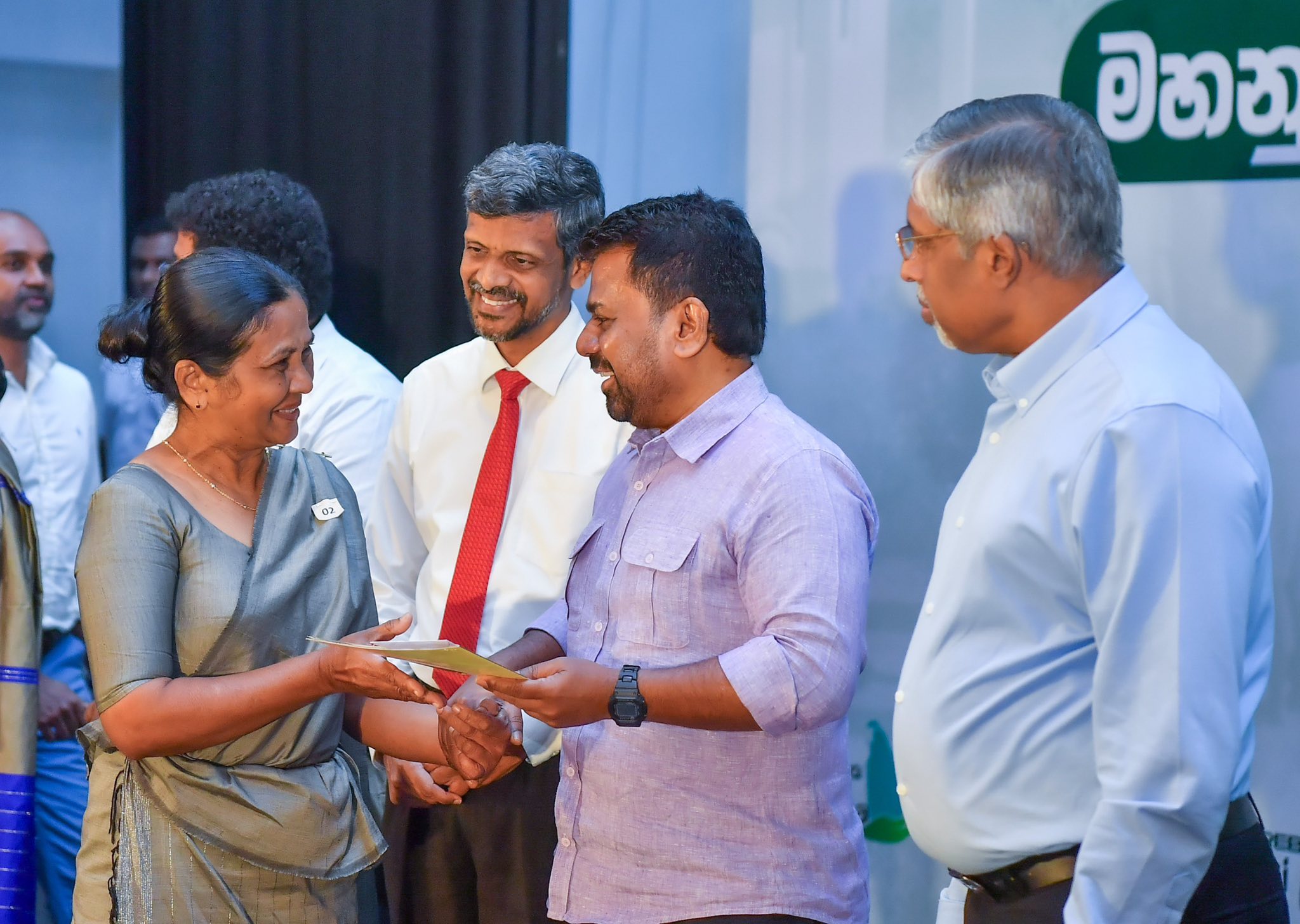 திருடர்களின் வளையம் உடையும் ஆண்டே இது!  பதவி எதுவாக இருந்தாலும் சட்டம் அமுல் என்று கண்டியில் ஜனாதிபதி தெரிவிப்பு.