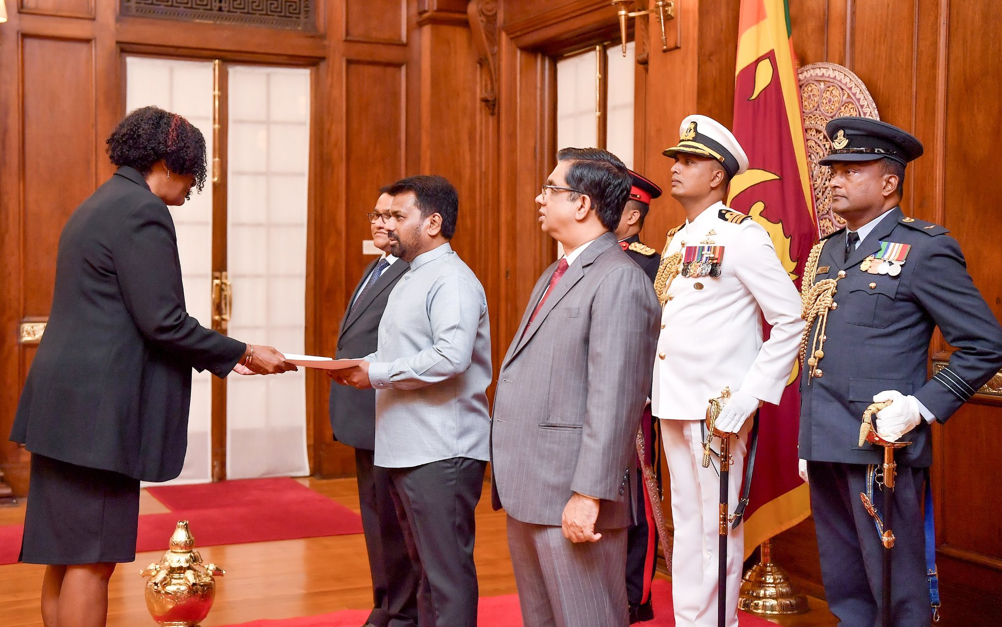 இலங்கைக்கான புதிய மூன்று தூதுவர்கள் ஜனாதிபதியிடம் நற்சான்றிதழ் கையளிப்பு  – இருதரப்பு உறவுகளை வலுப்படுத்த அநுர அழைப்பு.