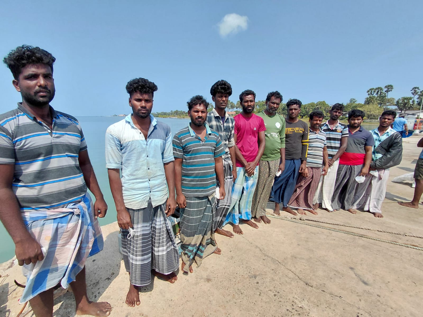 இலங்கை கடற்பரப்பில் அத்துமீறிய  22 இந்திய மீனவர்கள் அதிரடியாகக் கைது!  – நான்கு படகுகளும் பறிமுதல்.