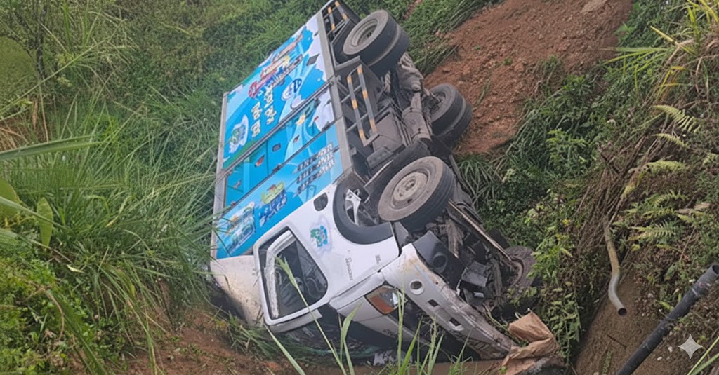 20 அடி பள்ளத்தில் பாய்ந்த லொறி! சாரதி உட்பட இருவர் படுகாயம்!!  வேடிக்கை பார்க்கச் சென்றவருக்கு நேர்ந்த கதி பஸ் சக்கரத்தில் சிக்கி அவரின் கால் நசுங்கியது.