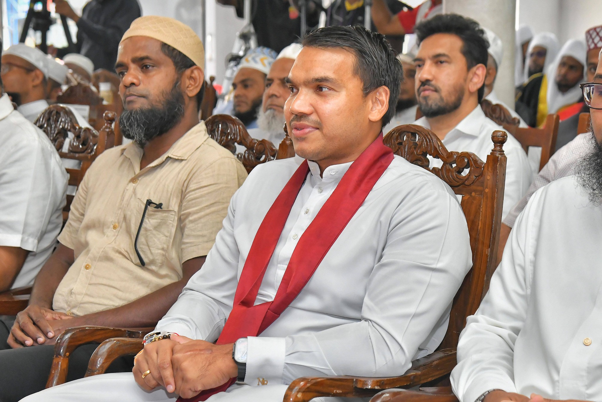 வடக்கு மக்களுக்கான அதிகாரத்தை வழங்க மாகாணத் தேர்தலை விரைந்து நடத்துங்கள்!  – கம்பஹா நிகழ்வின் பின் அநுர அரசிடம் நாமல் இப்படி இடித்துரைப்பு.