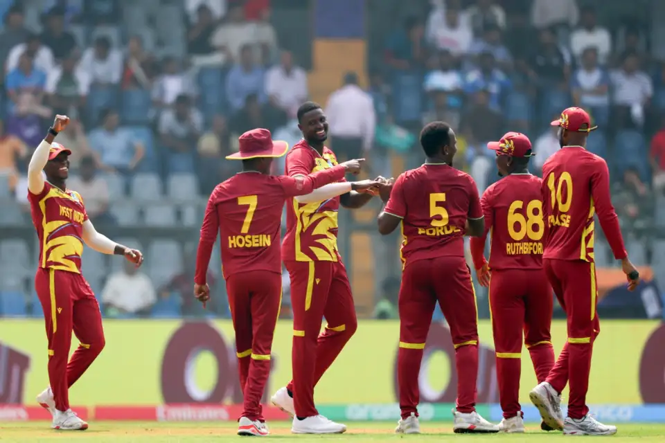 மேற்கு இந்​தி​யத் தீவு​கள் அணி சூப்​பர் 8 சுற்​றுக்கு முன்​னேறியது.