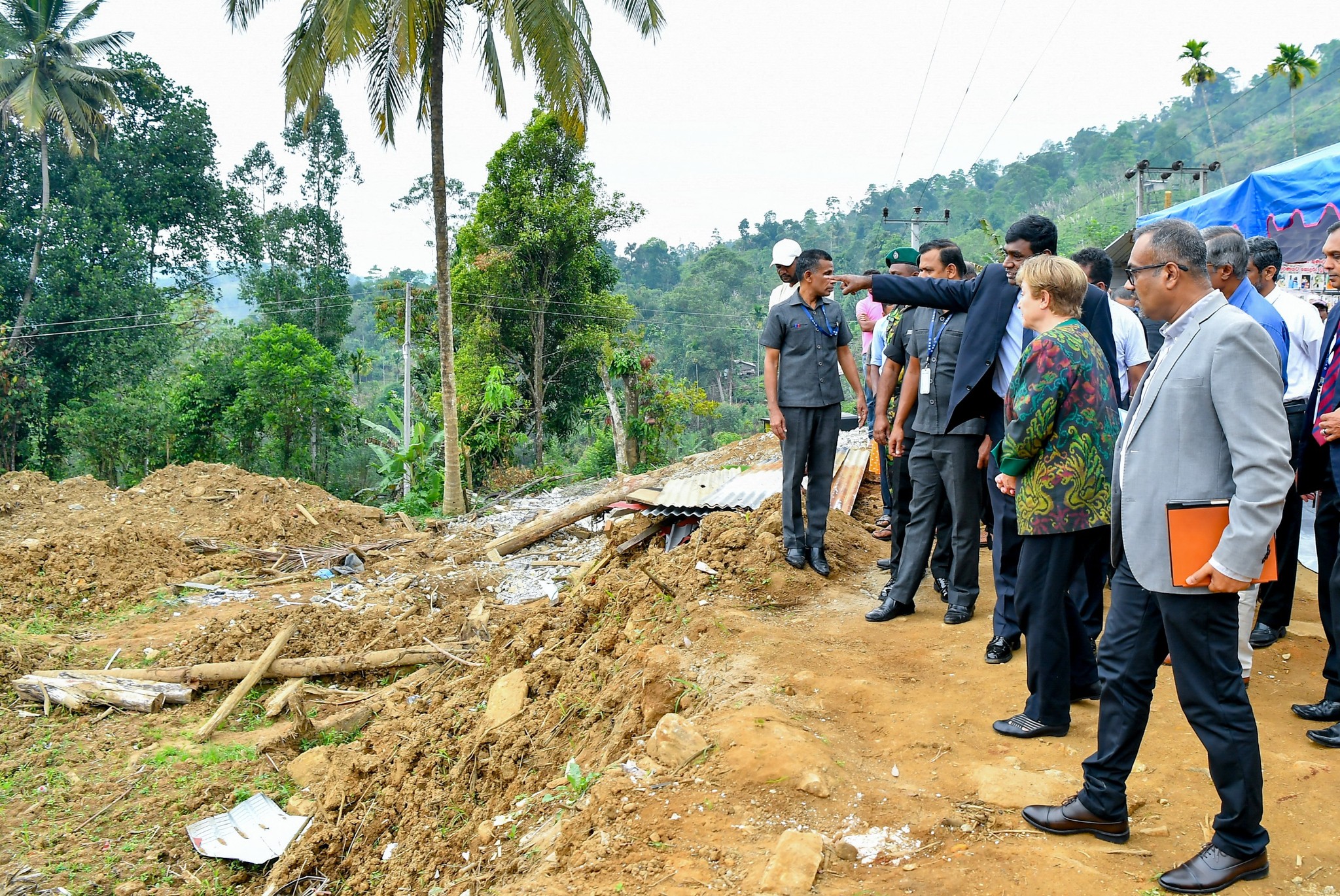 அனர்த்தப் பகுதிக்கு நேரில் சென்றார் ஐ.எம்.எப். பணிப்பாளர்! – பாதிக்கப்பட்ட மக்களுக்கு ஆறுதல் தெரிவிப்பு