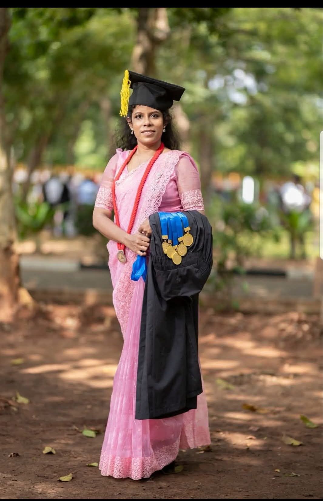 யாழ். பல்கலைப் பட்டமளிப்பு விழாவில்  நயினாதீவு மாணவிக்கு 8 தங்கப் பதக்கங்கள்!  – மருத்துவத்துறையில் சாதனை.