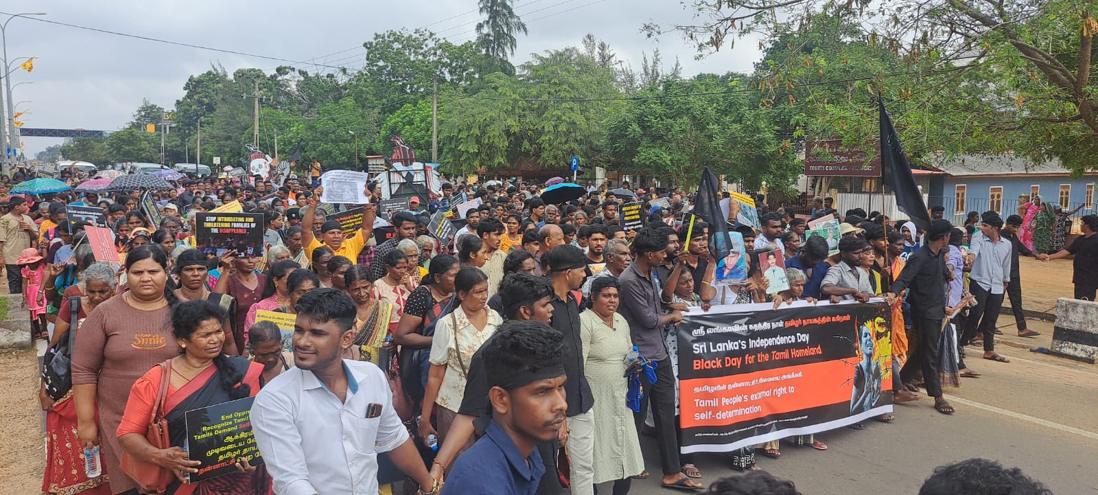 அரசின் அடக்குமுறைக்கு எதிராக எழுச்சி கொண்டது தமிழர் தாயகம்  கிளிநொச்சியில் உணர்வுபூர்வமாக நடைபெற்ற “கரிநாள்” போராட்டம்.