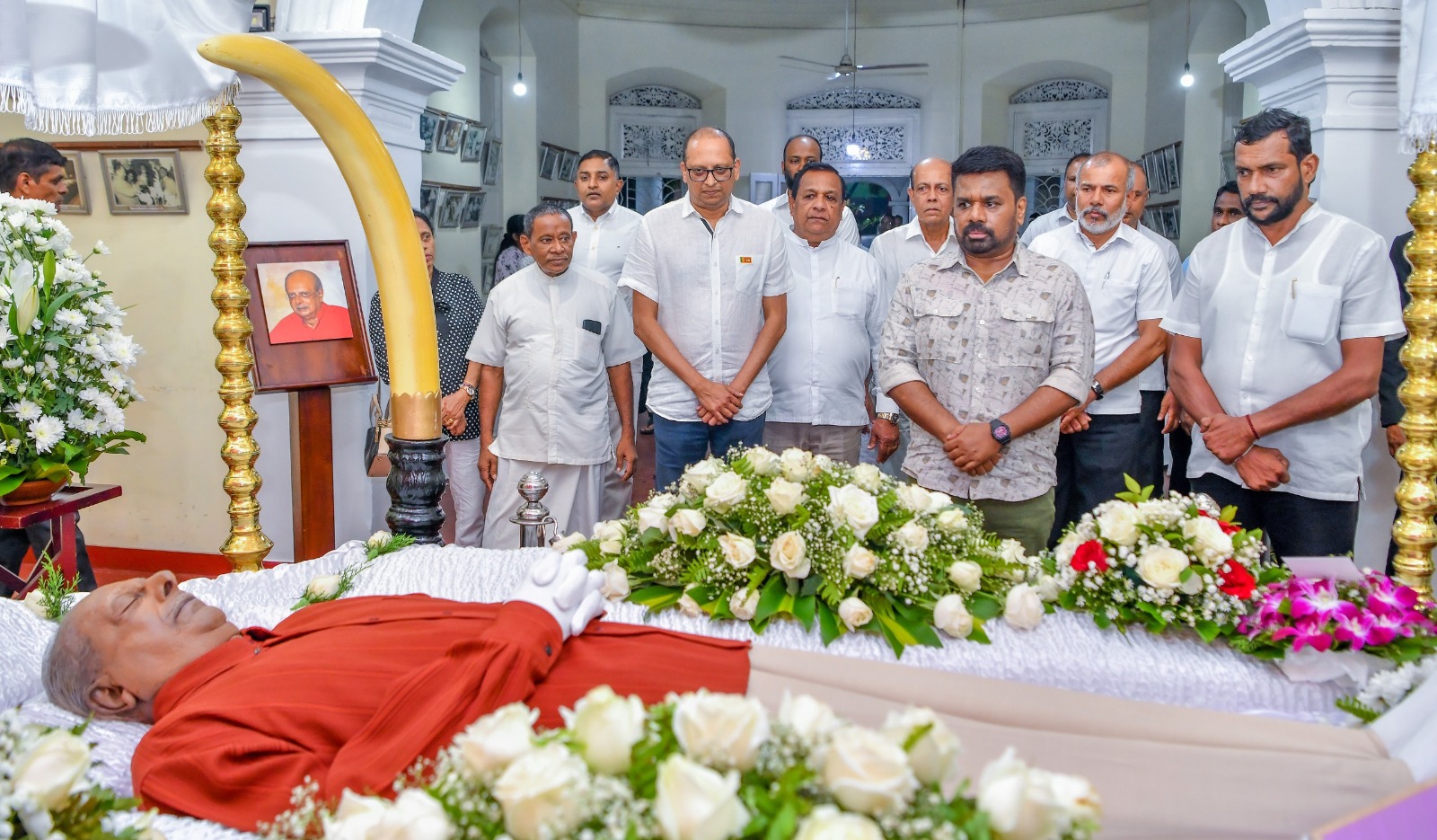 பேராசிரியர் திஸ்ஸ விதாரணவின் பூதவுடலுக்கு ஜனாதிபதி அஞ்சலி!