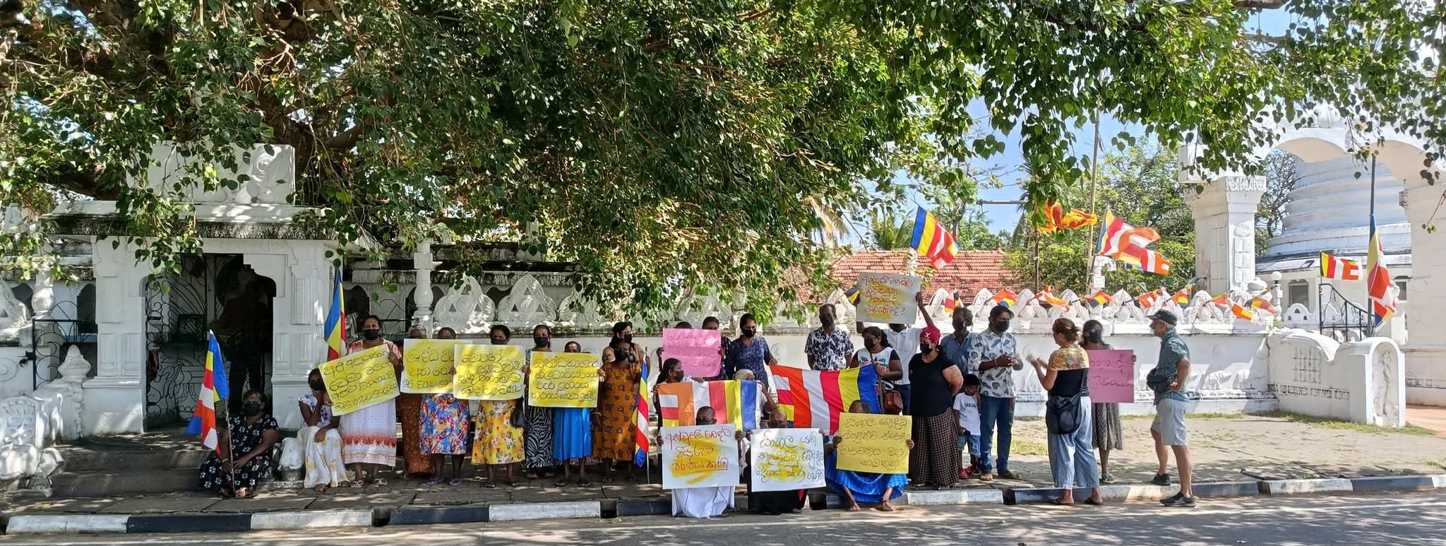 புத்தர் சிலை விவகாரம்:  பிக்குகளை விடுவிக்கக் கோரி திருமலையில் ஆர்ப்பாட்டம்!