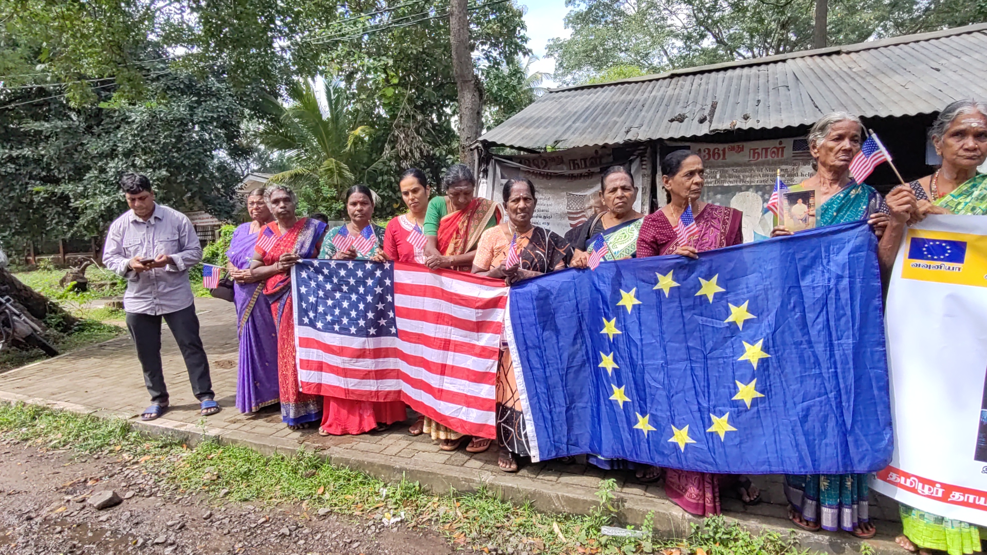 சுதந்திர தினம் எம் கரிநாளே!  – வவுனியாவில் காணாமல் ஆக்கப்பட்டோரின் உறவுகள் ஆர்ப்பாட்டம்.