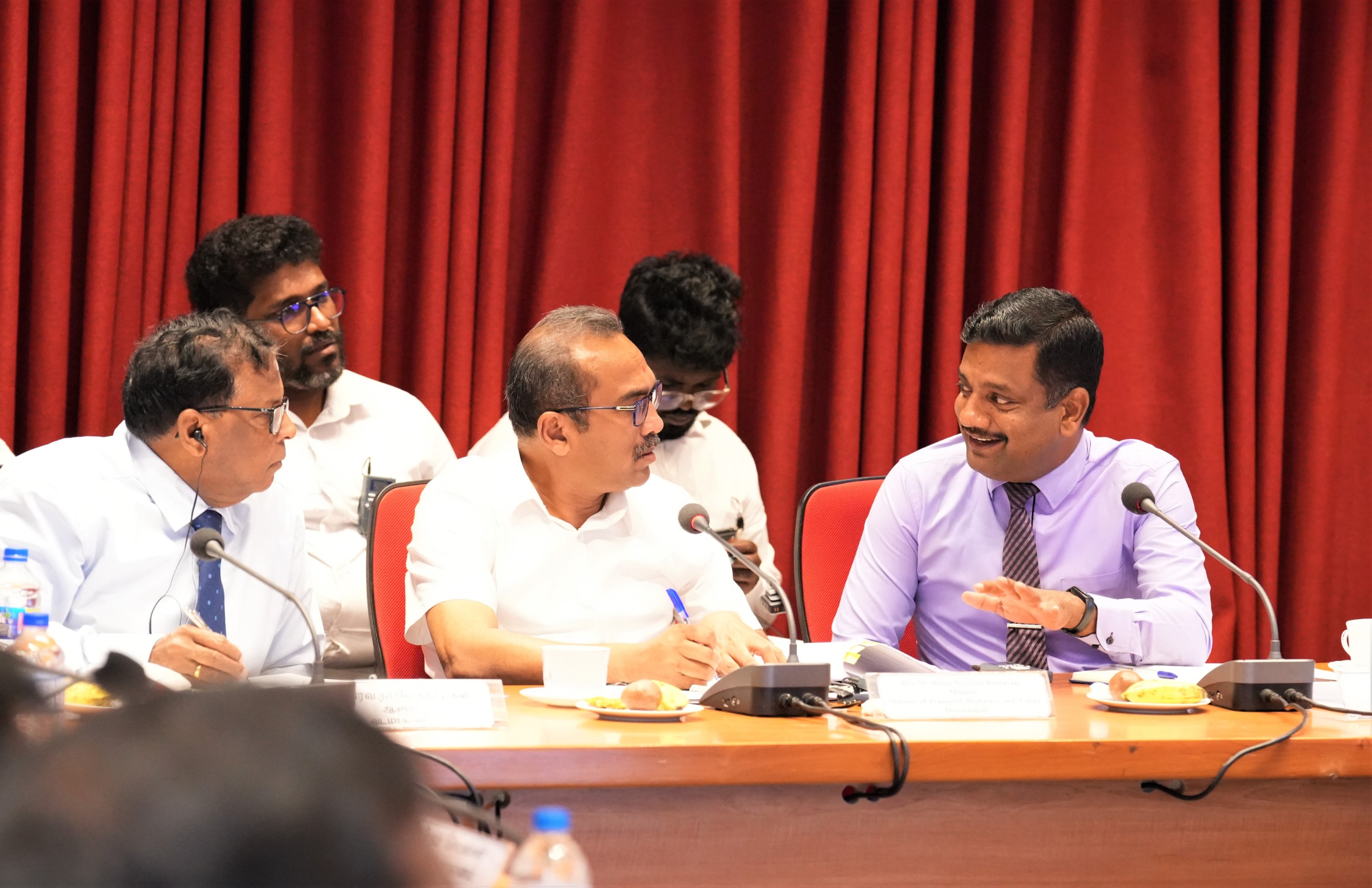 கிளிநொச்சி வீதி அபிவிருத்திப் பணிகள் விரைவுபடுத்தல்: அமைச்சர் பிமல் ரத்நாயக்க தலைமையில் விசேட கூட்டம்.