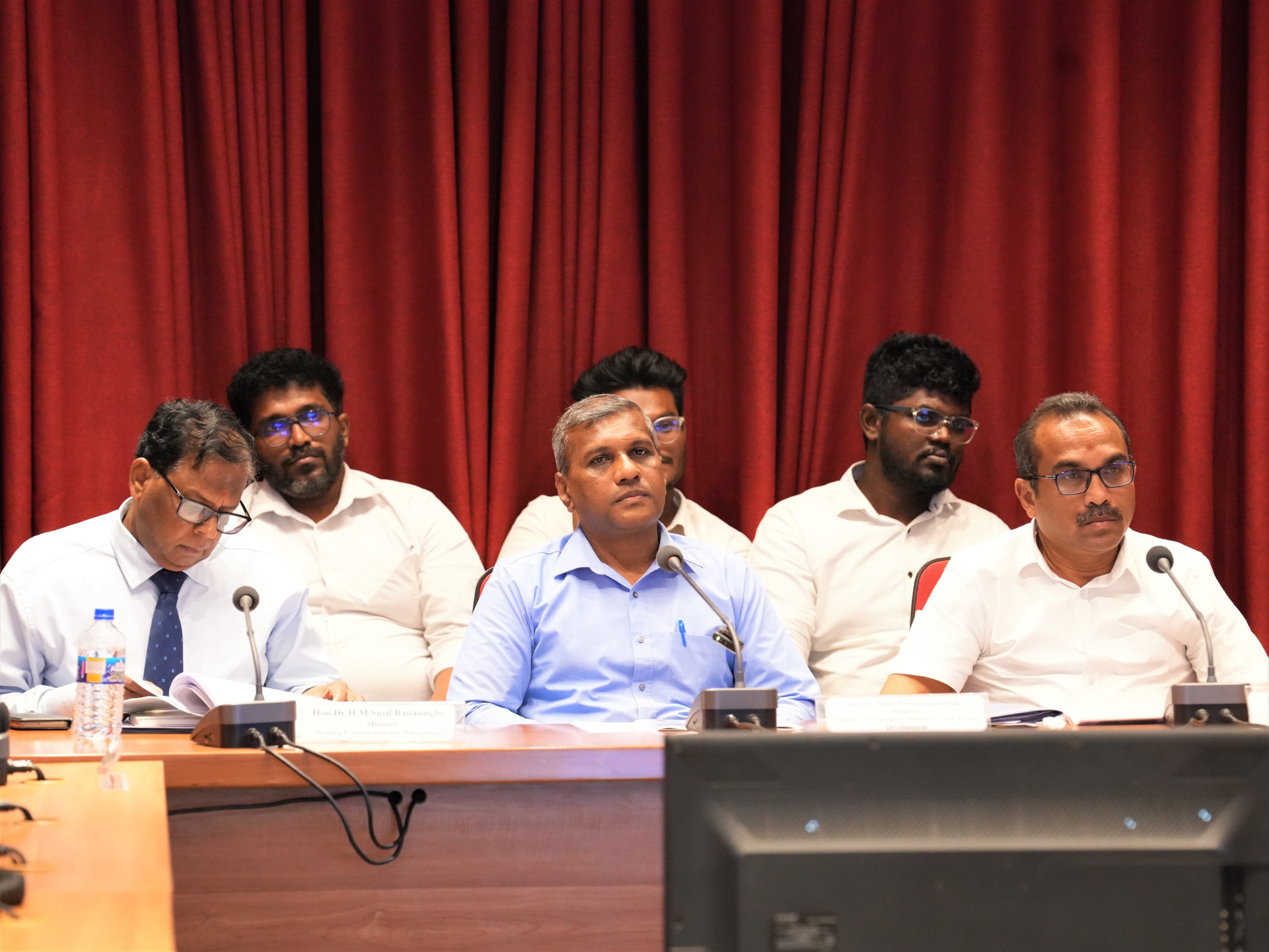 வடக்கில் 2,726 மில்லியன் ரூபாவில் 1,363 புதிய வீடுகள்: ஆறு மாதங்களுக்குள் முடிக்குமாறு அமைச்சர் உத்தரவு.