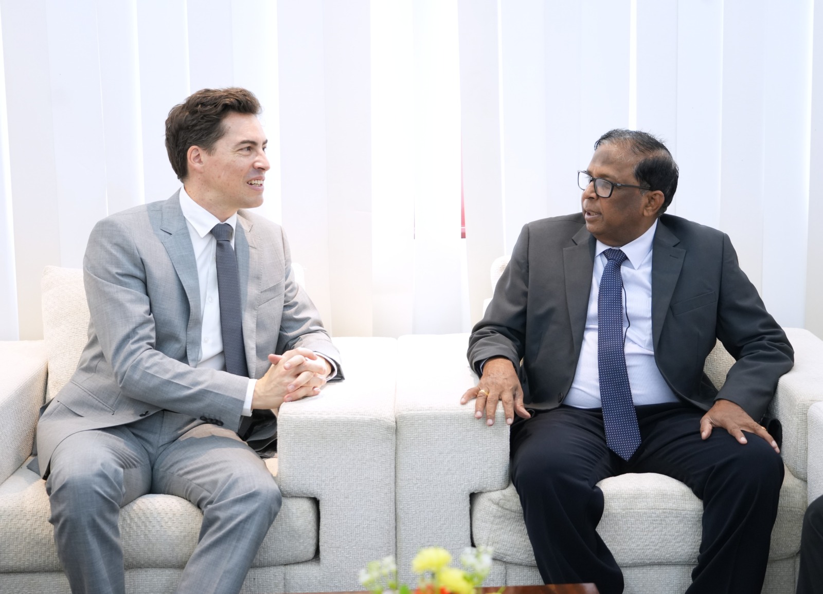 இராணுவ முகாம்கள் அகற்றம்; மக்களின் எதிர்பார்ப்பு அதிகம்!  – சுவிஸ் தூதுக்குழுவிடம் வடக்கு ஆளுநர் வெளிப்படை.