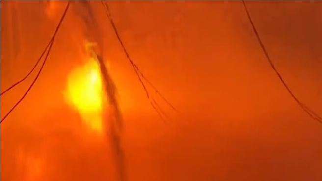 மும்பை கோவண்டி பகுதியில் பயங்கர தீ விபத்து: 8 குடிசைகள் எரிந்து சாம்பல்!