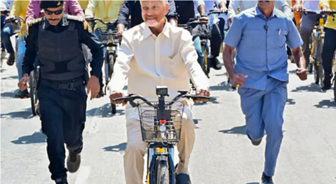 கின்னஸ் சாதனை படைத்த சந்திரபாபு நாயுடு! 24 மணி நேரத்தில் 4,000 இ-சைக்கிள்கள் வழங்கி அசத்தல்