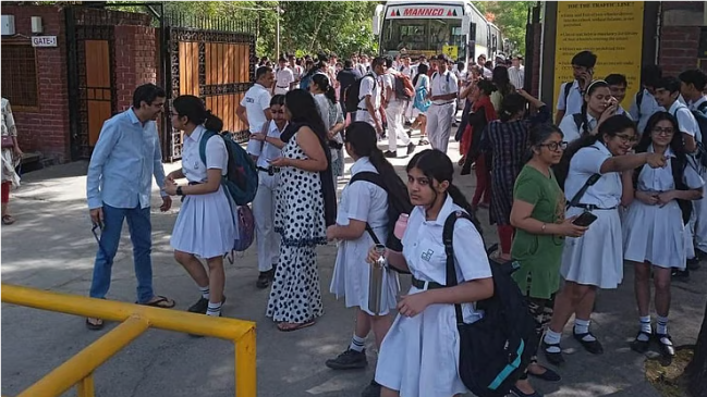 டெல்லியில் 10 பள்ளிகளுக்கு வெடிகுண்டு மிரட்டல்