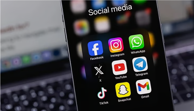 டீப்ஃபேக் மற்றும் போலி ஆவணங்களுக்குத் தடை: சமூக ஊடகங்களுக்குக் கூடுதல் பொறுப்புகளை விதித்தது மத்திய அரசு