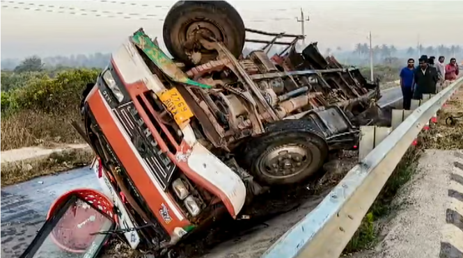 பெங்களூருவில் கோர விபத்து: அடுத்தடுத்து மோதிய வாகனங்கள் – 7 பேர் உடல்நசுங்கி பலி!