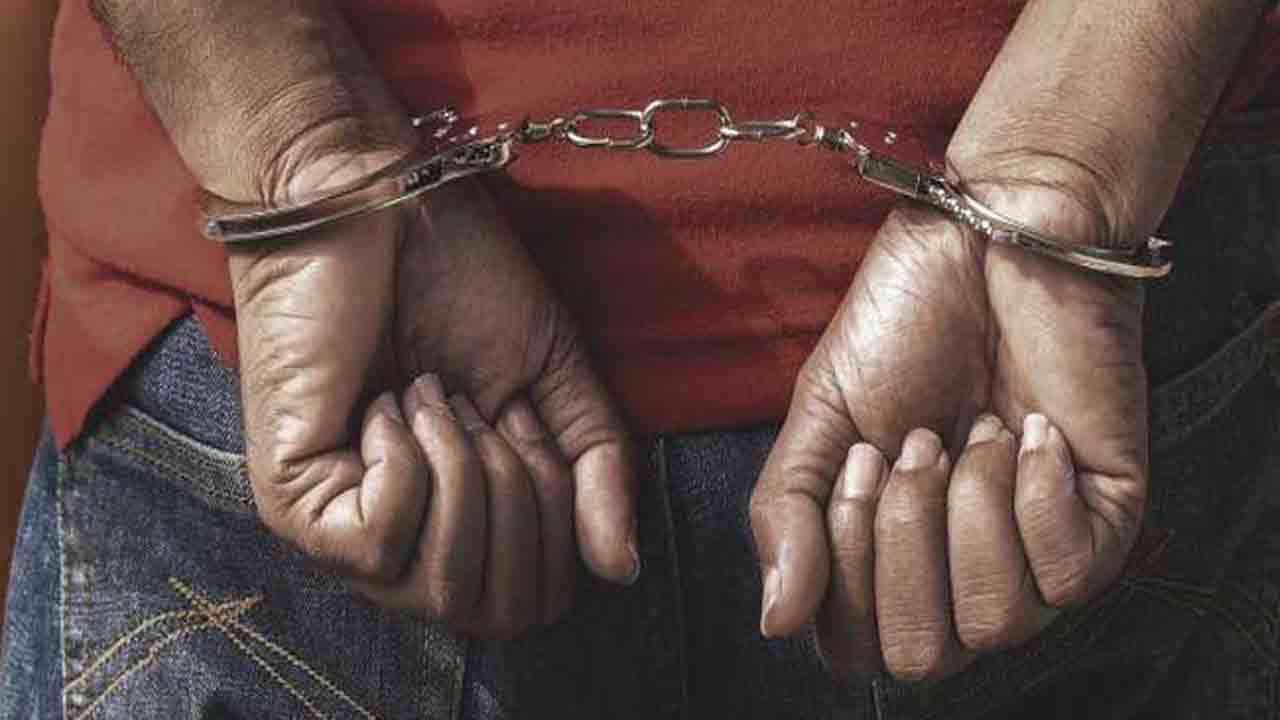 திருமலையில் அதிரடிச் சோதனை:  துப்பாக்கி, ‘ஐஸ்’ போதைப்பொருளுடன் சிக்கிய முன்னாள் இராணுவச் சிப்பாய்!