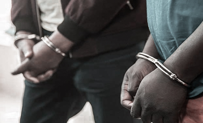 ரூபா 20 ஆயிரம் இலஞ்சம்:  திருகோணமலை தீயணைப்புப் பிரிவு பொறுப்பதிகாரி உட்பட இருவர் கைது!