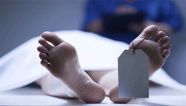 மோட்டார் சைக்கிள் மோதி 47 வயதுப் பெண் மரணம்!  – வீதியைக் கடந்தபோது நேர்ந்த விபரீதம்.