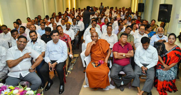 மஹிந்த தலைமையில் கூடிய   ‘மொட்டு’வின் அரசியல் குழு!