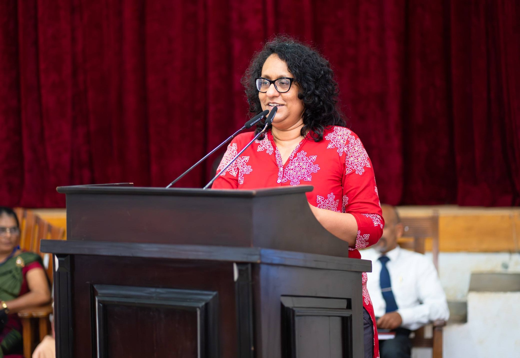 பெற்றோரிடம் பணம் வசூலிப்பதைத் தவிர்!  – பாடசாலை அதிபர்களுக்குப் பிரதமர் கடும் உத்தரவு.