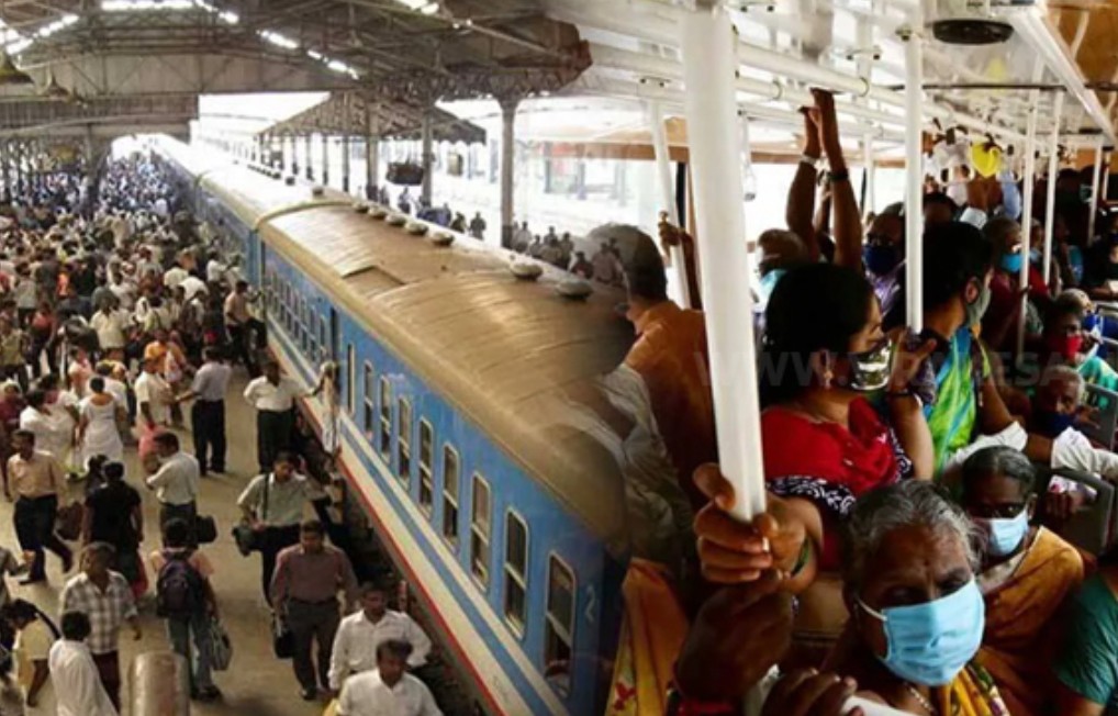 புதன்கிழமை பொது விடுமுறை:  தனியார் துறையினரால் போக்குவரத்து நெரிசலில் சிக்கித் தவித்த பயணிகள்.