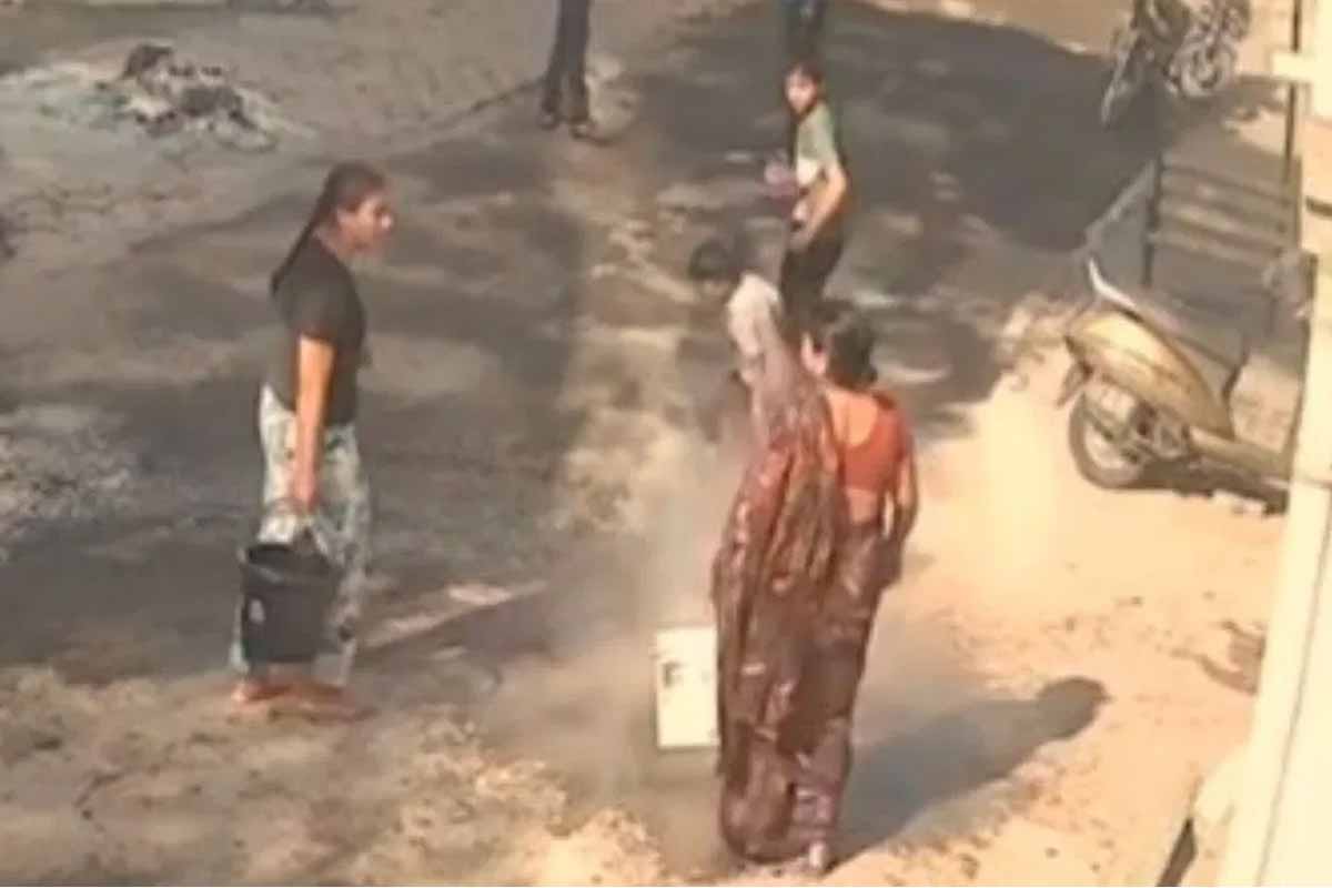 மகாராஷ்டிராவில் கொடூரம்: விளையாடிய 4 வயது பேரன் மீது கொதிக்கும் நீரை ஊற்றிய பாட்டி!