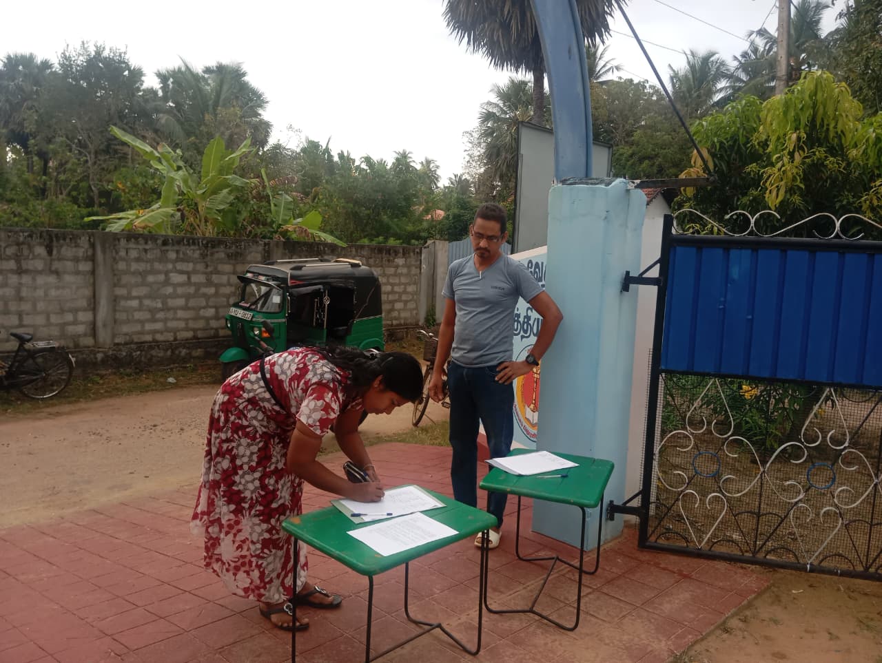 அதிபரில்லாமல் இயங்கும் வேதாரணியேஸ்வர வித்தி.  – பெற்றோர் கடும் எதிர்ப்பு.