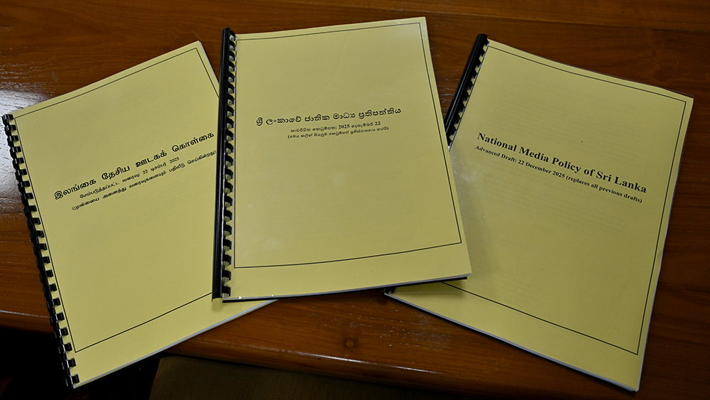 புதிய தேசிய ஊடகக் கொள்கை வரைவு அமைச்சரிடம் நேரடியாகக் கையளிப்பு!