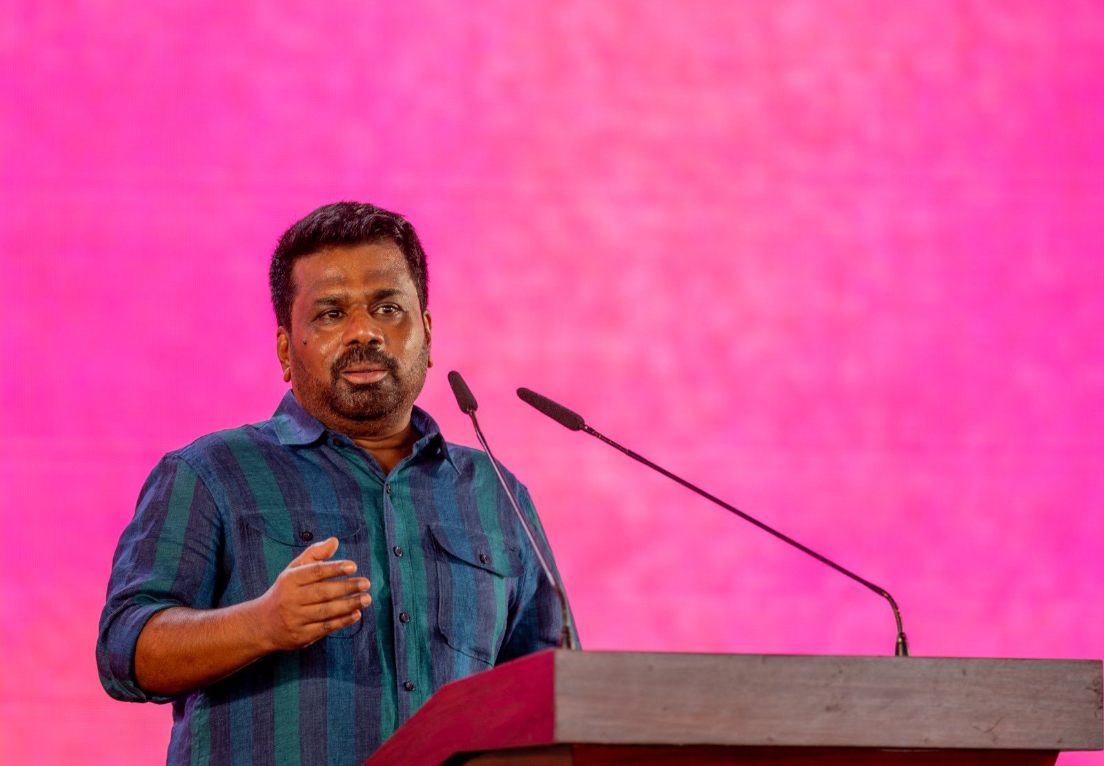 பொருளாதார வீழ்ச்சிக்கு மத்தியிலும் அநுரவின் கம்பீரப் பிரகடனம்  போர் மேகங்கள் சூழ்ந்தாலும் மனிதநேயக் கொடி ஏந்துவோம்.