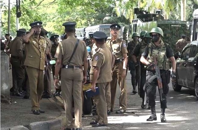 மத்திய கிழக்கு போர் பதற்றம்:  இலங்கையில் உள்ள தூதரகங்களுக்கும் வெளிநாட்டவர்களுக்கும் கடும் பாதுகாப்பு  – பொலிஸ்மா அதிபர் அவசர உத்தரவு.