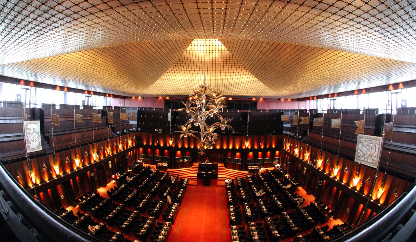 புதன்கிழமை விடுமுறை எதிரொலி:  சபை அமர்வு நாளை இரத்து!