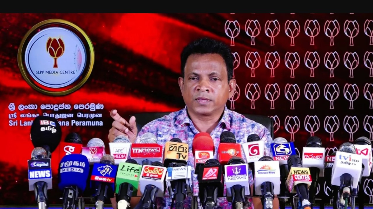 உலகச் சந்தையைக் காரணம் காட்டி மக்களை முட்டாளாக்க வேண்டாம்!  – அரசுக்கு எதிராக ஜானக வக்கும்புர சாடல்.