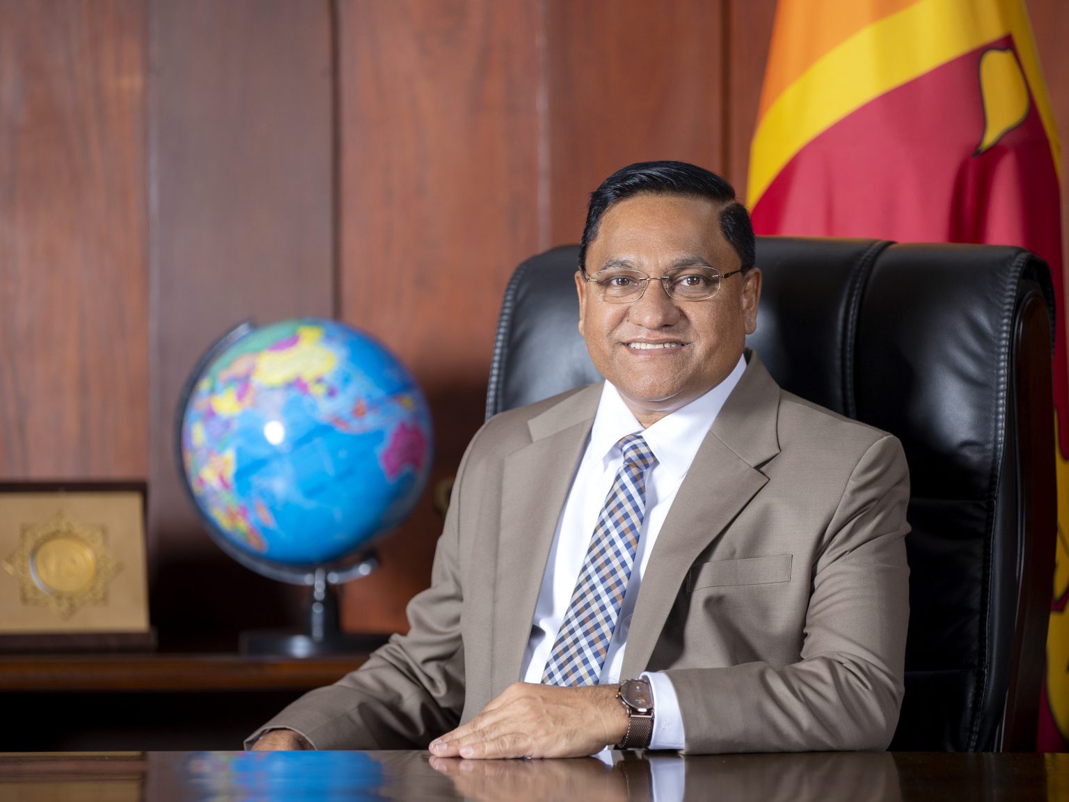 எரிசக்தி நெருக்கடிக்குத் தீர்வு காண  திருகோணமலை எண்ணெய் குதங்களை மிக விரைவாகப் புனரமைக்க அரசு முடிவு!