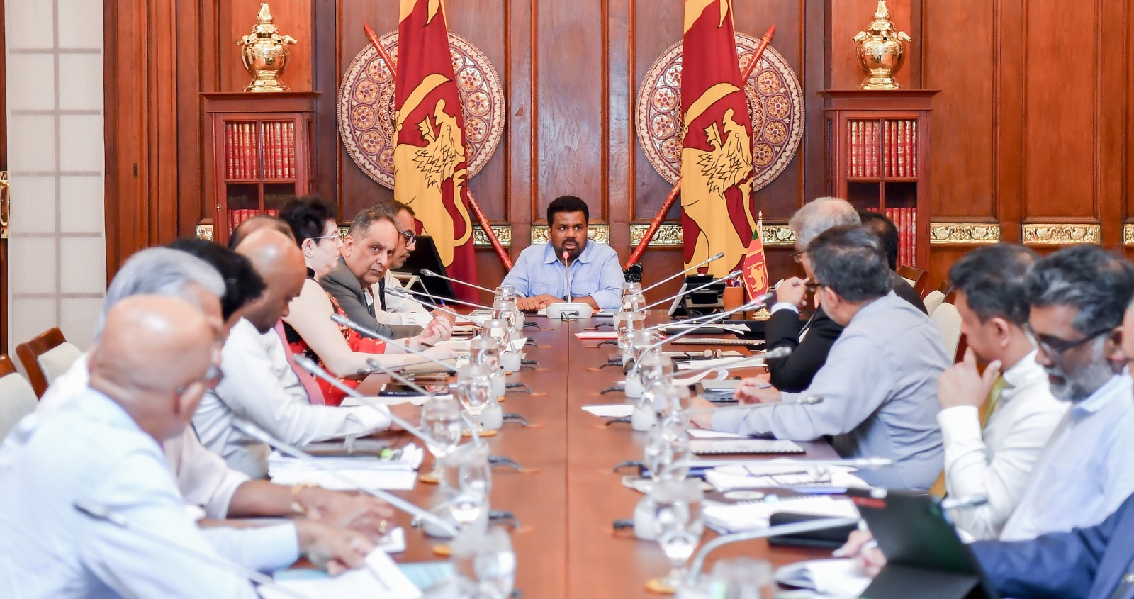 சர்வதேச நெருக்கடிக்கு மத்தியில் இலங்கைப் பொருளாதாரம்:    நிபுணர்கள் குழுவுடன் ஜனாதிபதி ஆலோசனை.