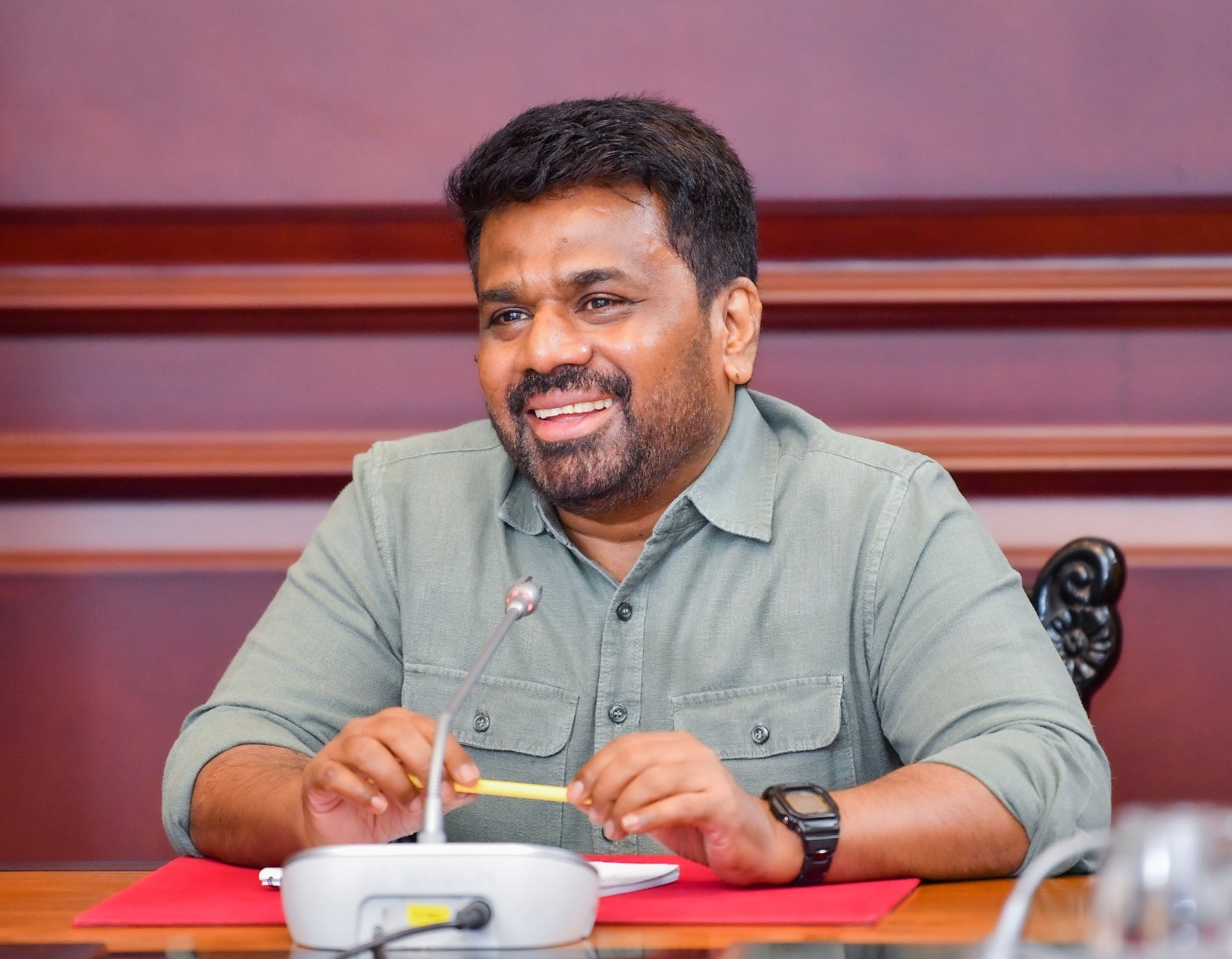 நெருக்கடிகளை எதிர்கொள்ளத் தயார்  அத்தியாவசிய சேவைகளை முடக்காது முன்னெடுங்கள்!  – அமைச்சுகளின் செயலாளர்களுக்கு ஜனாதிபதி  உத்தரவு.