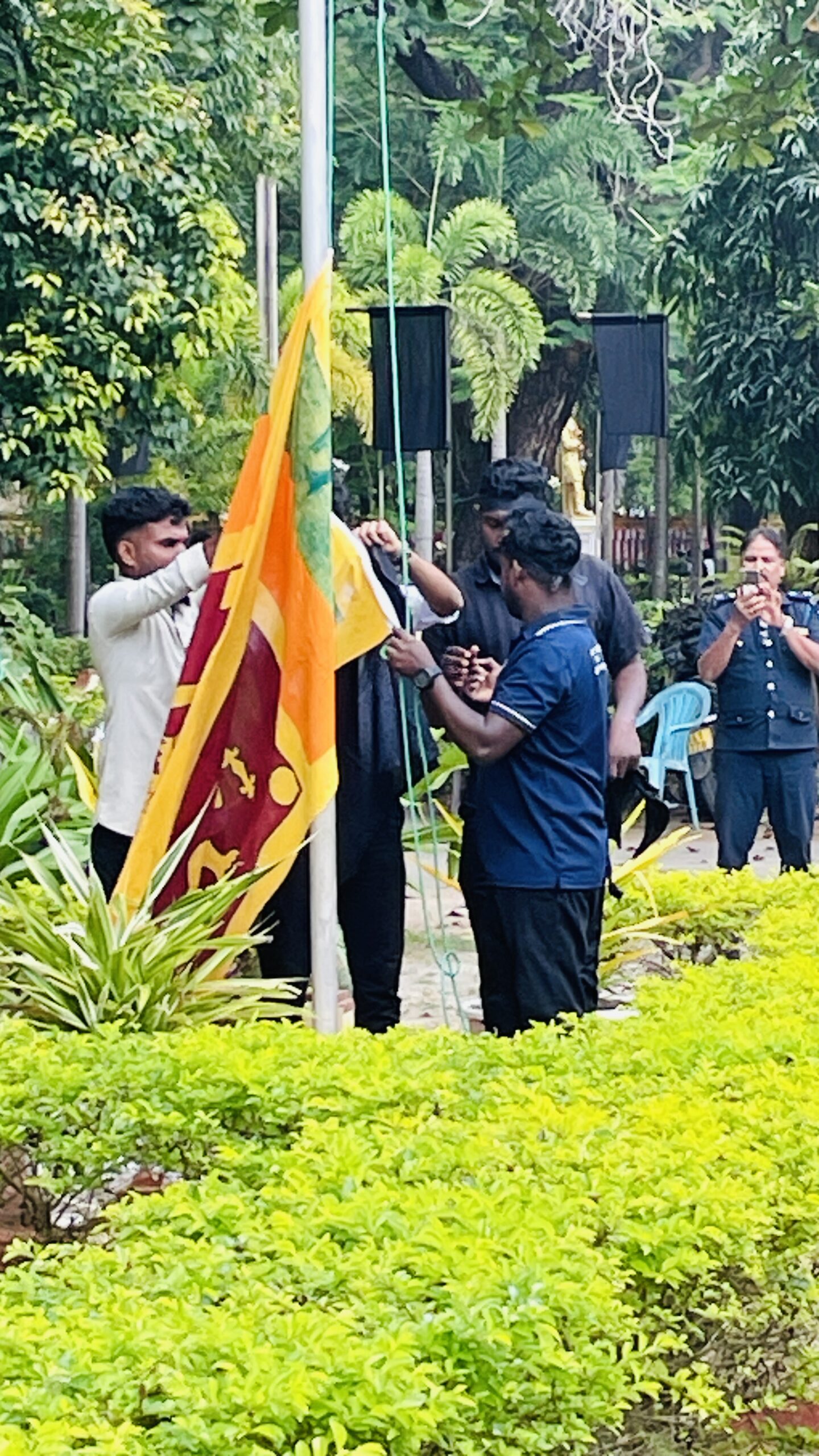 தேசியக் கொடி இறக்கப்பட்டு கறுப்புக் கொடி ஏற்றப்பட்ட விவகாரம்:  யாழ். பல்கலைக்கழக மாணவர்கள் மூவரிடம் 5 மணிநேரம் விசாரணை.