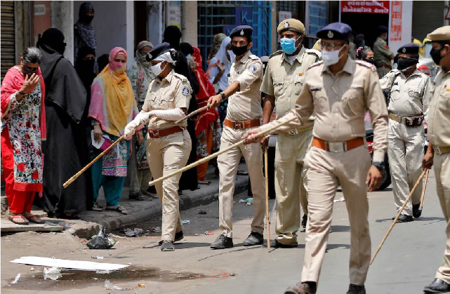 ஐஸ்கிரீம் வியாபாரி தலைதுண்டித்துக் கொலை; துண்டிக்கப்பட்ட தலையுடன் வீட்டிற்குச் சென்ற நபரால் பரபரப்பு!