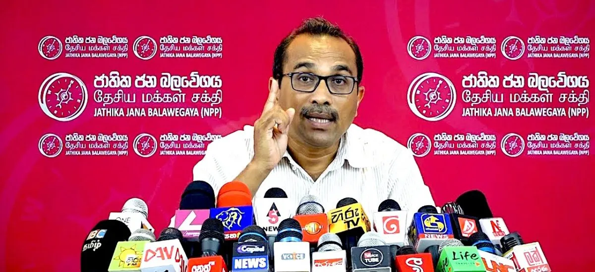 ராஜபக்ஷக்களின் காலம் முடிந்துவிட்டது!  செய்த தவறுகளுக்குப் பதிலளிக்கவே அவர்கள் தயாராக வேண்டும் என்றும் அரசு தக்க பதிலடி.