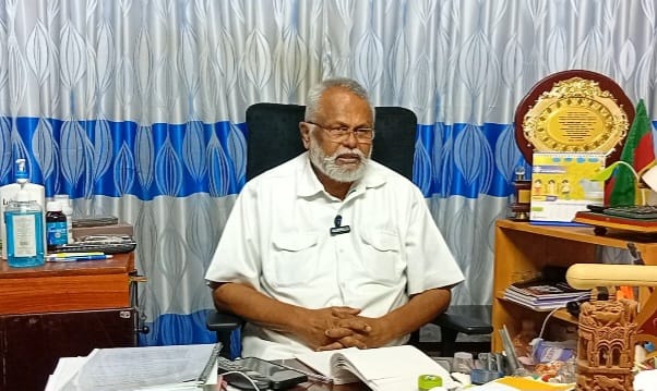 மக்களின் உணர்வுகளை மதிக்காத அபிவிருத்திக் குழுத் தலைவர்கள்!  முன்னாள் அமைச்சர் டக்ளஸ் கடும் சாடல் ஜனாதிபதியுடன் பேசத் தயாராகுகின்றார்.