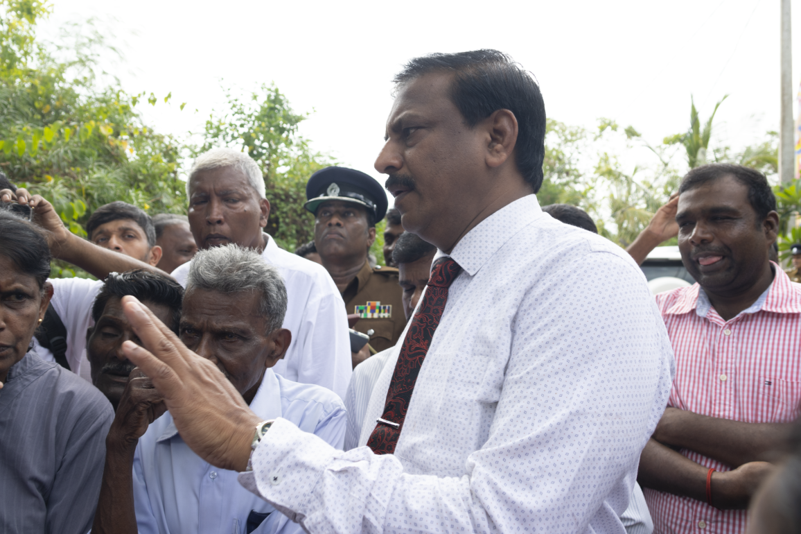 தையிட்டி காணி அளவீடு மே 15 வரை ஒத்திவைப்பு!  அரச அதிபருடன் மக்கள் கடும் தர்க்கம்; விகாரைப் பகுதியில் இன்று பதற்றம்.