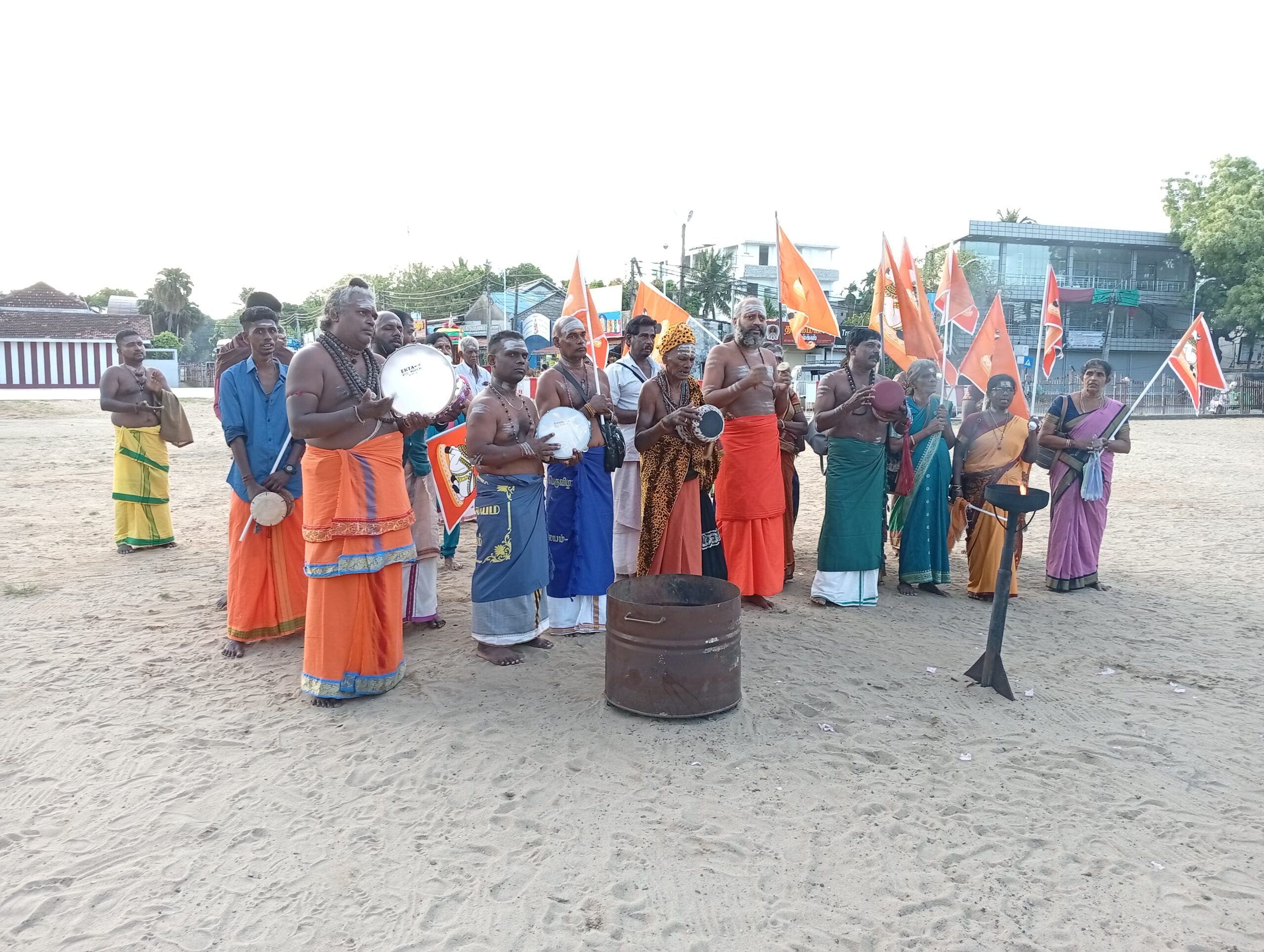 யாழிலிருந்து சிவனொளிபாதமலைக்கு பாதயாத்திரை: நல்லூரில் அதிகாலை பக்திப் பரவசத்துடன் ஆரம்பம்!