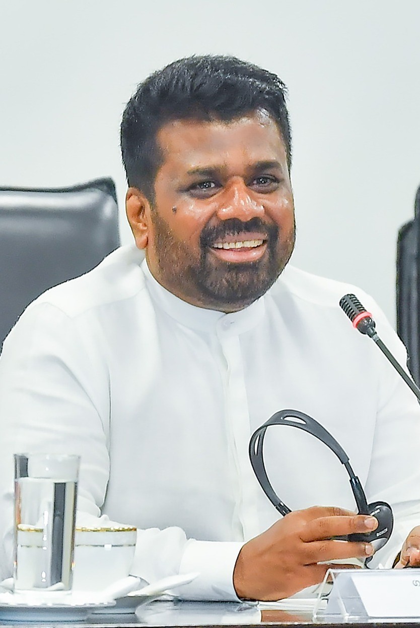 மக்களின் காணிகள் மக்களுக்கே!  வடக்கு – கிழக்கில் இராணுவக் கட்டுப்பாட்டிலுள்ள நிலங்களை விடுவிக்க அரசு துரித நடவடிக்கை என்று ஜனாதிபதி அறிவிப்பு.