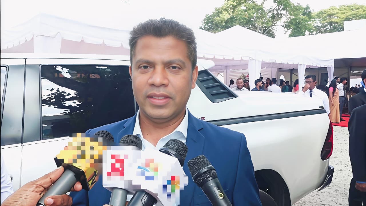 அரசை முடக்கவே வைத்தியர்கள் வேலைநிறுத்தம்!  – நோயாளிகளைப் பணயக்கைதிகளாக்க வேண்டாம் என சுகாதார அமைச்சர் சாடல்.