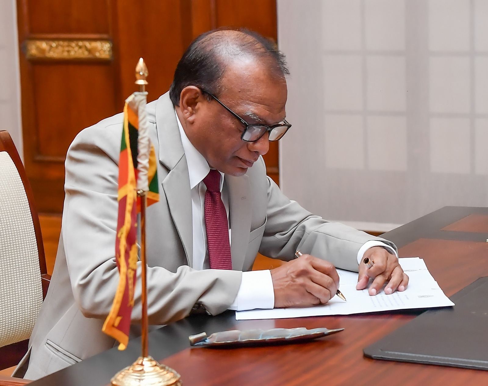 புதிய வலுசக்தி அமைச்சராக அனுர கருணாதிலக பதவியேற்பு.