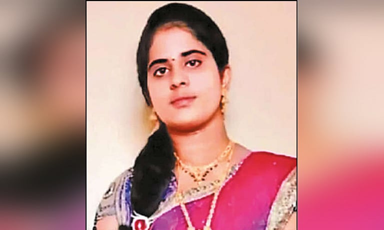 ஆந்திராவில் கொடூரம்: காதல் திருமணம் செய்த மகளை ஆணவக்கொலை செய்த தந்தை!