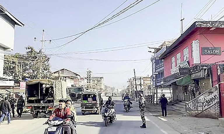 மணிப்பூரில் அதிரடித் தாக்குதல்: முன்னாள் ராணுவ வீரர் உட்பட இருவர் சுட்டுக்கொலை!