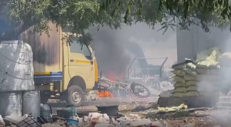 விருதுநகரில் சோகம்: பட்டாசு ஆலை வெடிவிபத்தில் உடல் கருகி ஒருவர் உயிரிழப்பு – மீட்புப் பணி தீவிரம்