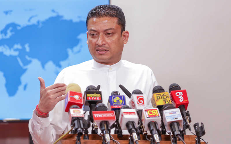 அட்டமஸ்தானாதிபதி கைது விவகாரம்:  15 வயது சிறுமியைத் தவறாகச் சித்தரித்த திலும் அமுனுகமவுக்குக் கடும் கண்டனம்!