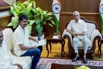 விஜய் முதல்வராகப் பதவியேற்பதில் இழுபறி: விசிக-வின் கையில் தமிழக அரசியலின் அடுத்தகட்டம்!